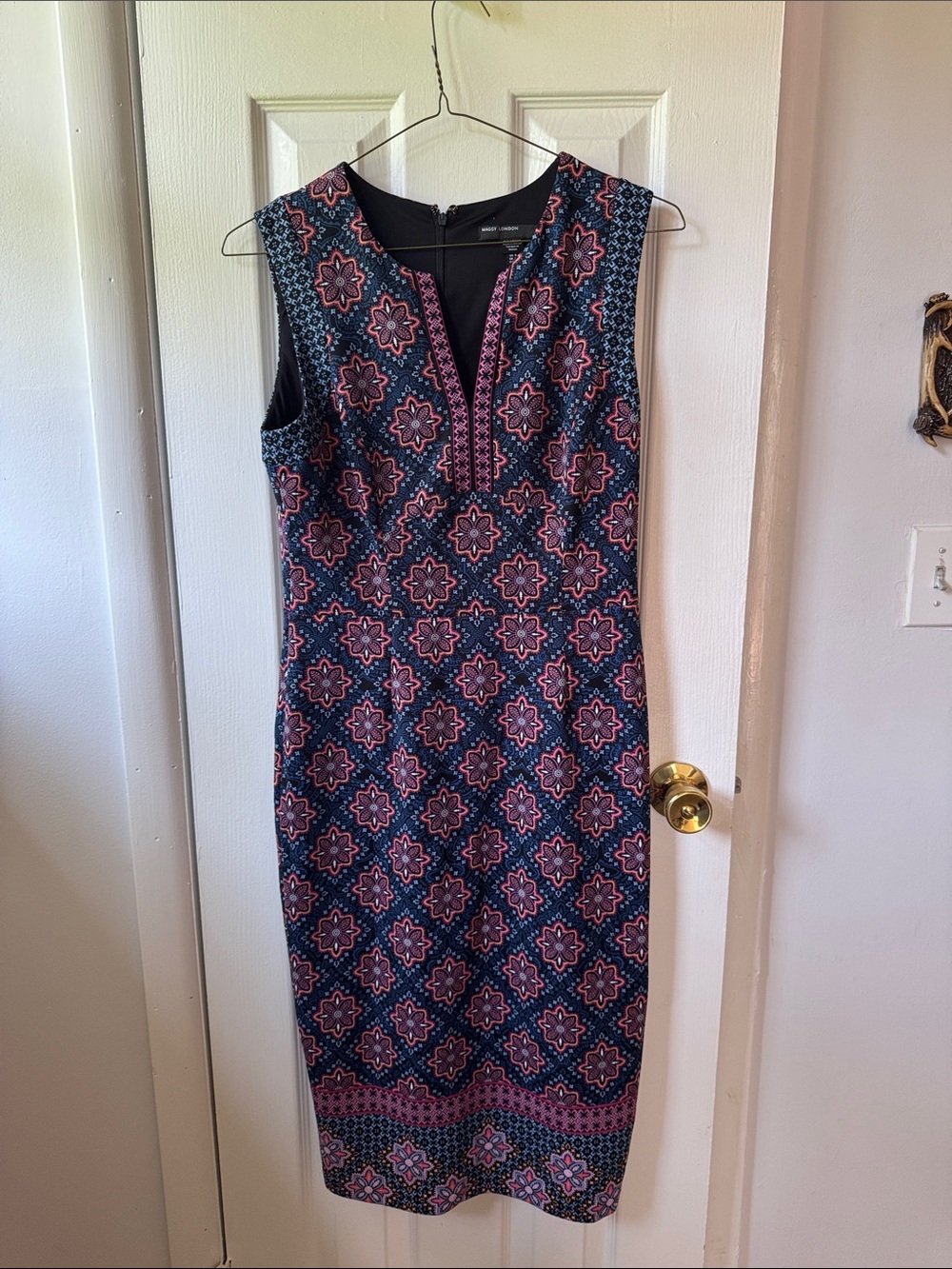 Maggy London Navy & Pink Sleeveless Midi Sheath Dress